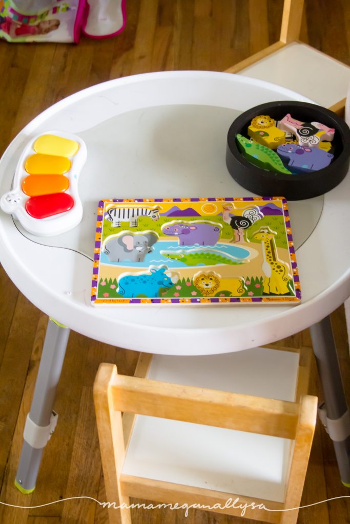 activity table with safari puzzle