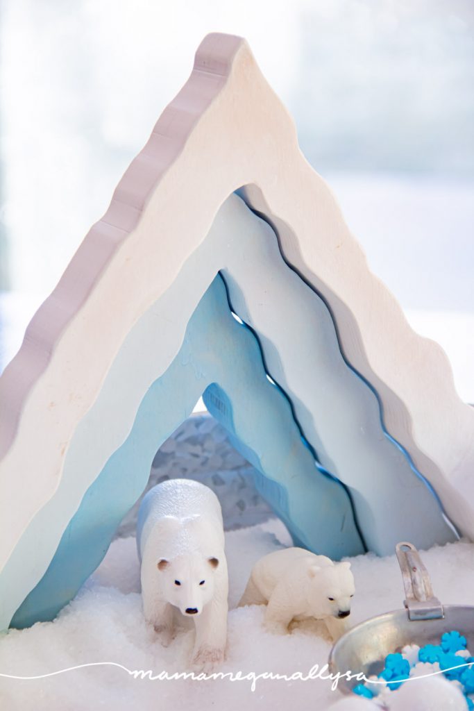 How to make an Arctic Small World Sensory Bin - MamaMeganAllysa